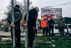 В Херсоне российских граждан привязывают к столбам и устраивают суд Линча