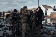 Mewsweek: Украинские мобилизованные живут на передовой под Бахмутом не более 4 часов