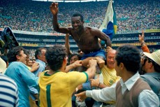 На фото AP — Пеле после победы Бразилии на ЧМ 1970 года