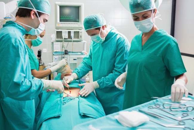 Мужчины хирурги больше калечат пациентов женского пола чем мужского