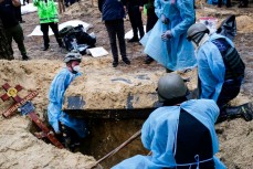 СМИ Украины: В Изюме началась эксгумация из 445 могил, на телах обнаружены следы пыток