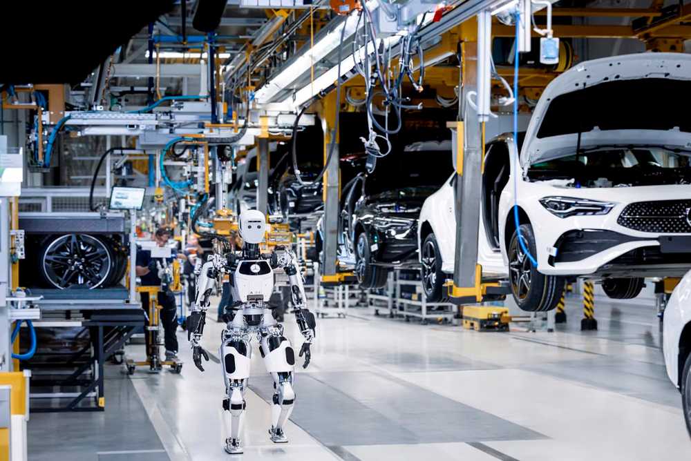 Робот-андриод Apollo на заводе Mercedes-Benz