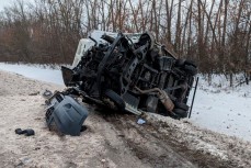 В ДТП в Воронежской области разбился грузовик с гуманитарной помощью для военных: три человека погибли