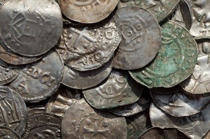 Саксонские, османские, датские и византийские монеты, обнаруженные на немецком острове Рюген 13 апреля 2018 года
