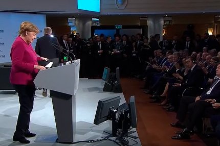 Канцлер Германии Ангела Меркель выступает на Мюнхенской конференции