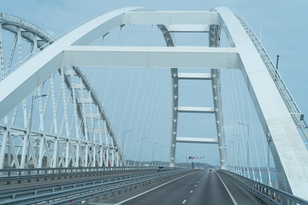 Арка автомобильной части Крымского моста