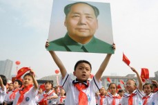 В Китае членов коммунистической партии обязали иметь не менее троих детей