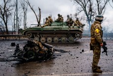 Bloomberg: В Пентагоне бьют тревогу из-за утечек оружия и денежных средств для Украины