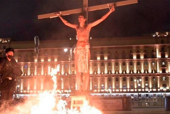 На Лубянке мужчина в образе Христа пытался устроить акцию самосожжения