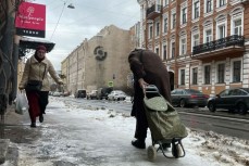 Блокадница из Петербурга Титтонен опасается выходить зимой на улицу из-за страха получить травму на льду