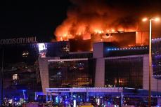 Горит «Крокус Сити Холл» после террористической атаки