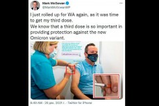 В Австралии премьер-министру штата сделали бустерную прививку от «Омикрона» шприцем с одетым колпачком