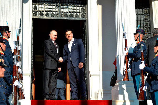 Владимир Путин с Премьер-министром Греции Алексисом Ципрасом.
