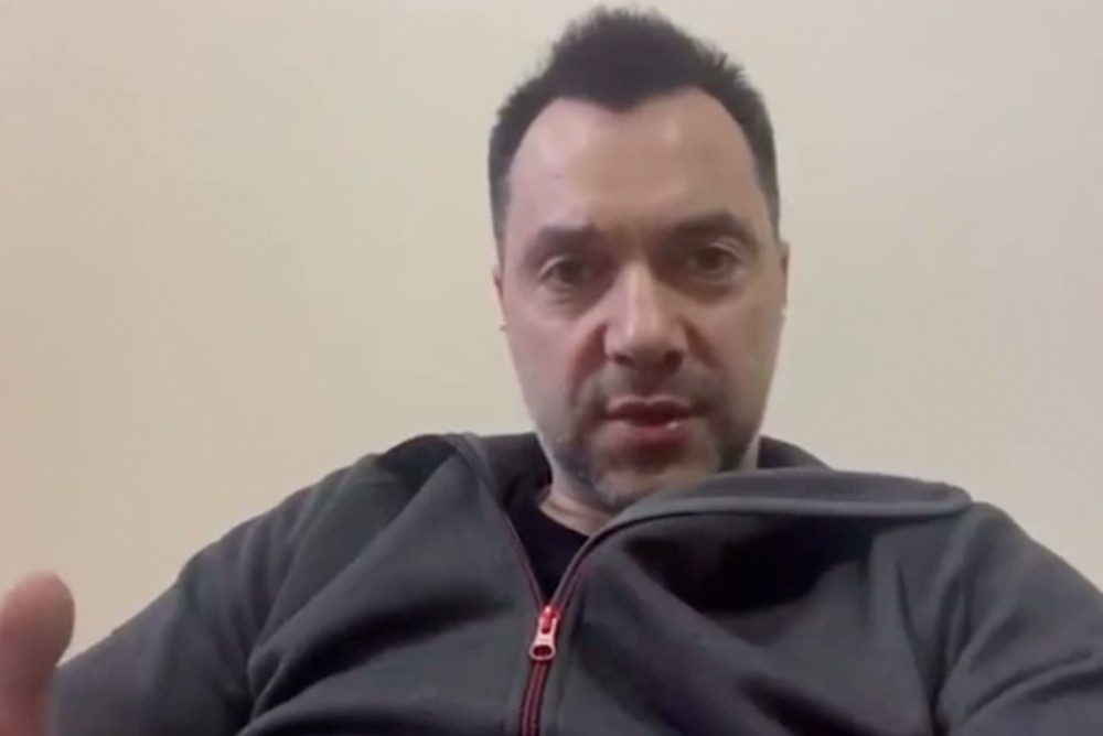 Советник Зеленского, известный блогер Арестович, прокомментировал мольбы Азова и граждан к властям Киева деблокировать Мариуполь