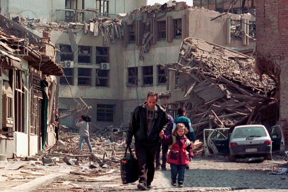 НАТО бомбят столицу Югославии - мирный город Белград