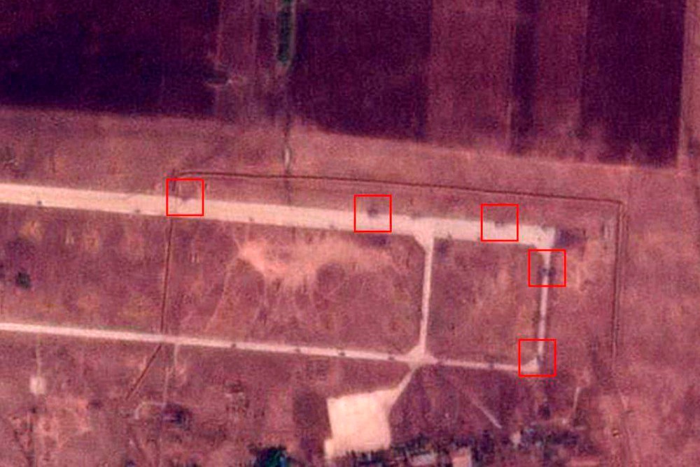 Спутниковый снимок удара по аэродрому в Бердянске