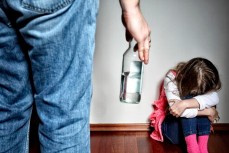В Крыму педофил до смерти изнасиловал 10-летнюю девочку горлышком бутылки