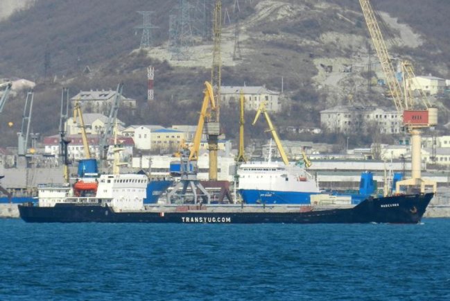 Турецкий сухогруз Nadezhda, следовавший в Новороссийск с овощами и фруктами, подвергся атаке беспилотников в Черном море.