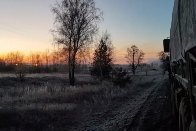 На Украине колонна российских войск попала в засаду – видео очевидца