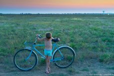Мальчик и велосипед