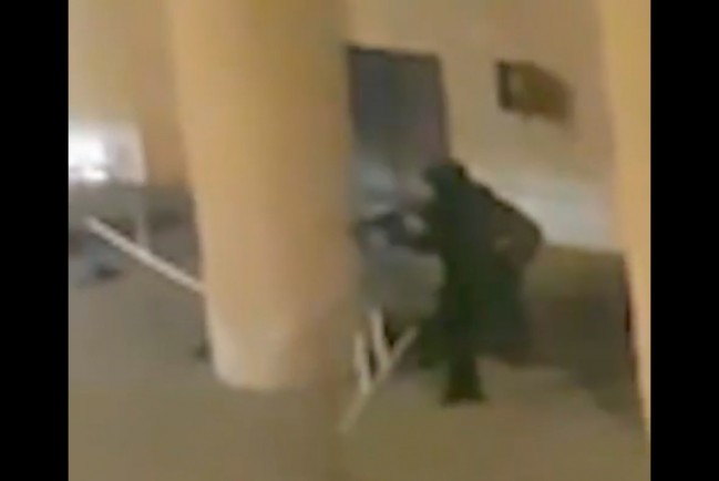 Момент ликвидации преступника, который напал на здание ФСБ в Москве