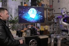 Изобретатель из Пермского края вживил в робота-терминатора сознание своего покойного деда 