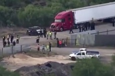 В США обнаружили грузовик с 46 трупами нелегальных мигрантов