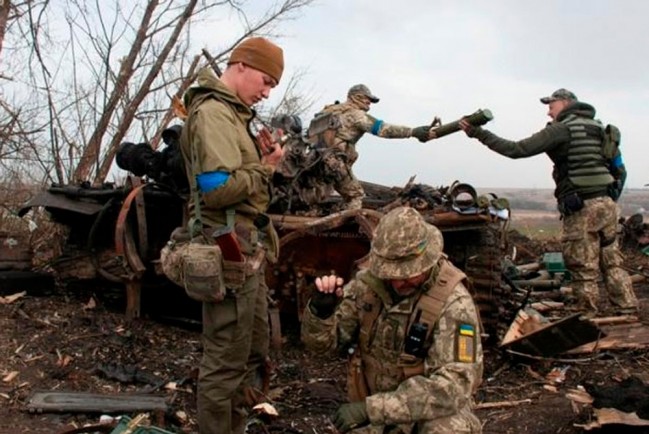 Politico: За 14 месяцев Украина понесла ошеломляющие потери — 100 000 солдат убитыми, лучшие подразделения истощены