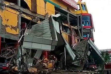 Землетрясение и цунами в городе Палу