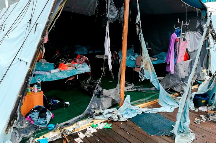 Начальник сгоревшего лагеря: власти края рекомендовали купить эти палатки